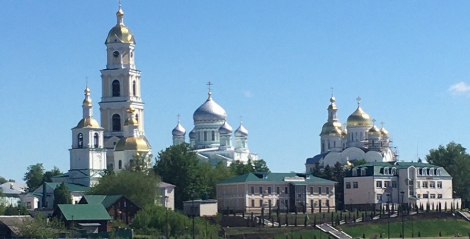 Поездка в Сергиев Посад, Н.Новгород, Муром, Дивеево, Санаксары, Оптину пустынь, Клыково Поездка Поездка в Сергиев Посад, Н.Новгород, Муром, Дивеево, Санаксары, Оптину пустынь, Клыково Поездка